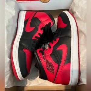 Jordan 1 mid banned (2020)